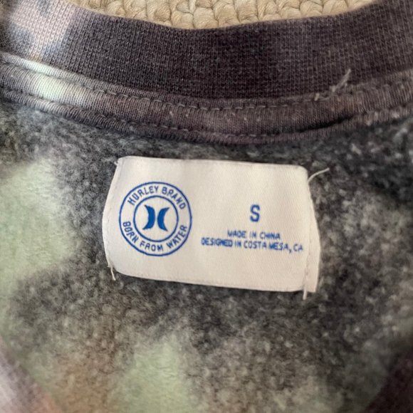 Hurley Womens Tie-Dye Fleece Sweater + Shorts Lounge Set Bundle - Picture 8 of 8